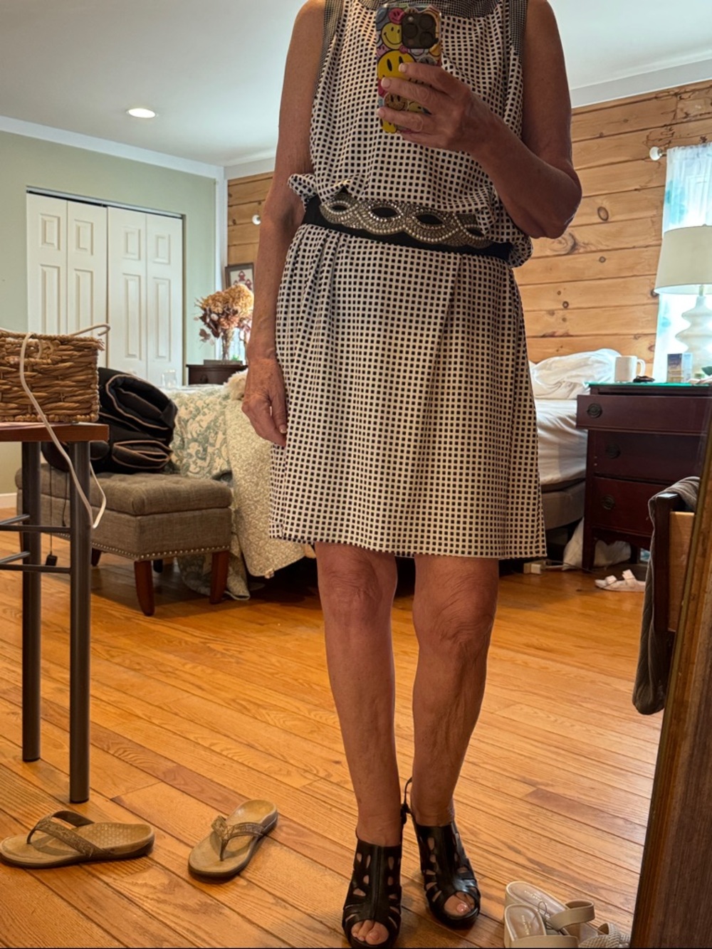 Ann Taylor Black and White dress I’m a size 4 this is xl and no longer fits  me